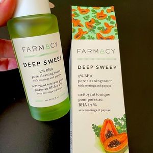Farmacy
Deep Sweep 2% BHA Pore Cleaning Toner